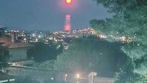 A nighttime view of a cityscape with a prominent tower emitting a red light. - Etna Country Home!  A relaxing retreat surrounded by nature (Nicolosi)
