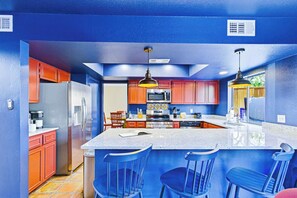 Fridge, microwave, oven, stovetop - Cowboy Ridge • 4BR Spacious Retreat • Sleeps 13 (San Antonio)