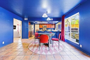 Dining - Cowboy Ridge • 4BR Spacious Retreat • Sleeps 13 (San Antonio)