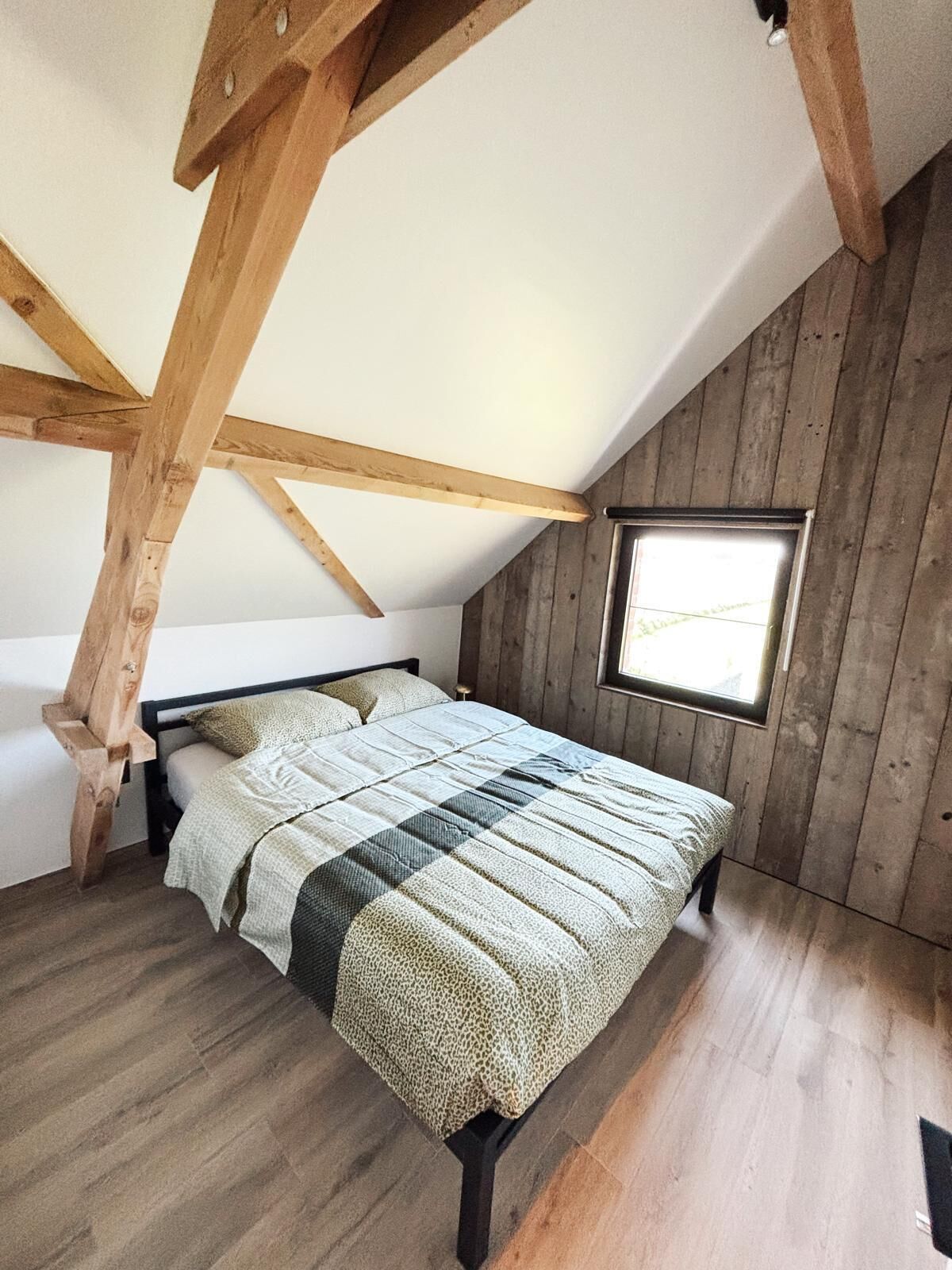 2 bedrooms, WiFi (free), bed sheets
