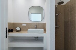 Bathroom - UMA CASA RURAL is a true Algarvian village with independent Suite (Faro)