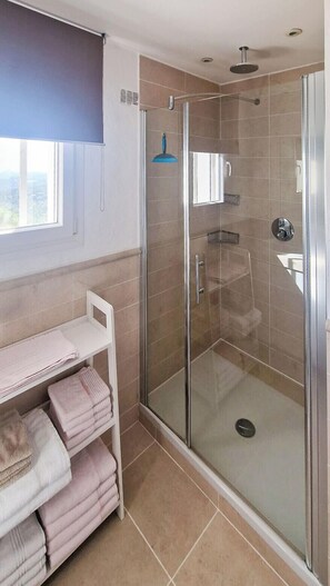 Shower, hair dryer, towels - Villa 10 pers private pool near Cannes (Les Adrets-de-l'Estérel)