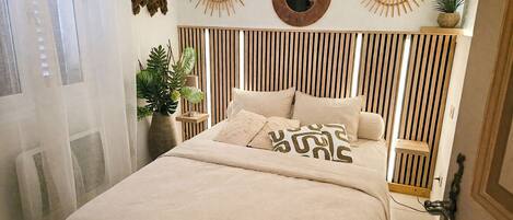 3 bedrooms, travel cot, WiFi, bed sheets