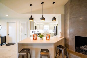 Fridge, microwave, oven, stovetop - Bayfront Luxury Oasis w Pool, Fishing - NASA Kemah (Houston)
