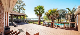 Bayfront Luxury Oasis w Pool, Fishing - NASA Kemah