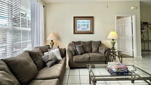 TV, offices - Windsor Palms Condo - Resort Pool, Hot Tub- Near Disney (Kissimmee)