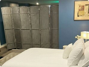 1 Schlafzimmer, Zimmersafe, Schreibtisch, Bügeleisen/Bügelbrett