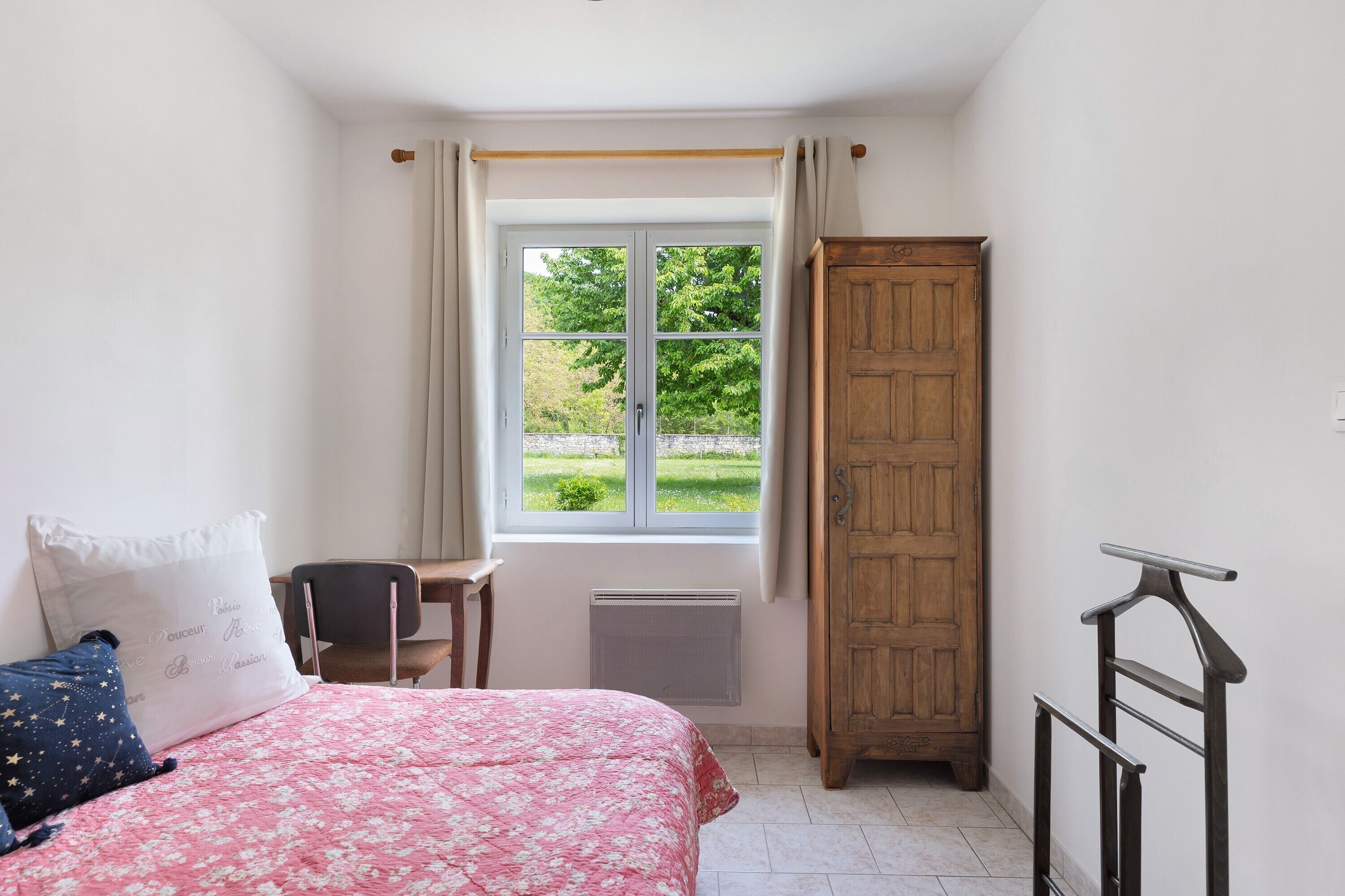 1 bedroom, iron/ironing board, bed sheets
