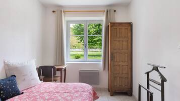 1 bedroom, iron/ironing board, bed sheets