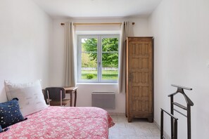 1 bedroom, iron/ironing board, bed sheets - Holiday Home 'Jardin De Saint Jean De L'Habit' with Shared Terrace and Shared Garden (Fontevraud-l'Abbaye)