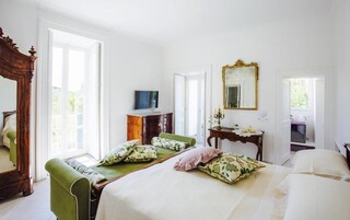 Kolmen hengen superior-huone, parveke, näköala puutarhaan