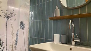 Bathroom - Bright 2-room apartment with 2 balconies – beach and central location in Westerland (Sylt)