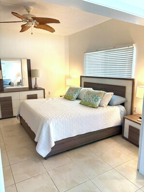Room - Adorable 1 bedroom apartment on canal beach access in vibrant Islamorada (Islamorada)