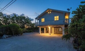 Exterior - Oceanfront 2 bedroom, Pet friendly on Ramrod Key with screened porch and kayaks (Summerland Key)