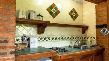 Fridge, stovetop, cookware/dishes/utensils, dining tables