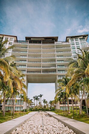 Exterior - Spacious 3BR w/ Terrace in La Isla Acapulco (Acapulco de Juárez)