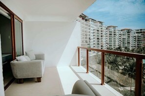 Property grounds - Spacious 3BR w/ Terrace in La Isla Acapulco (Acapulco de Juárez)