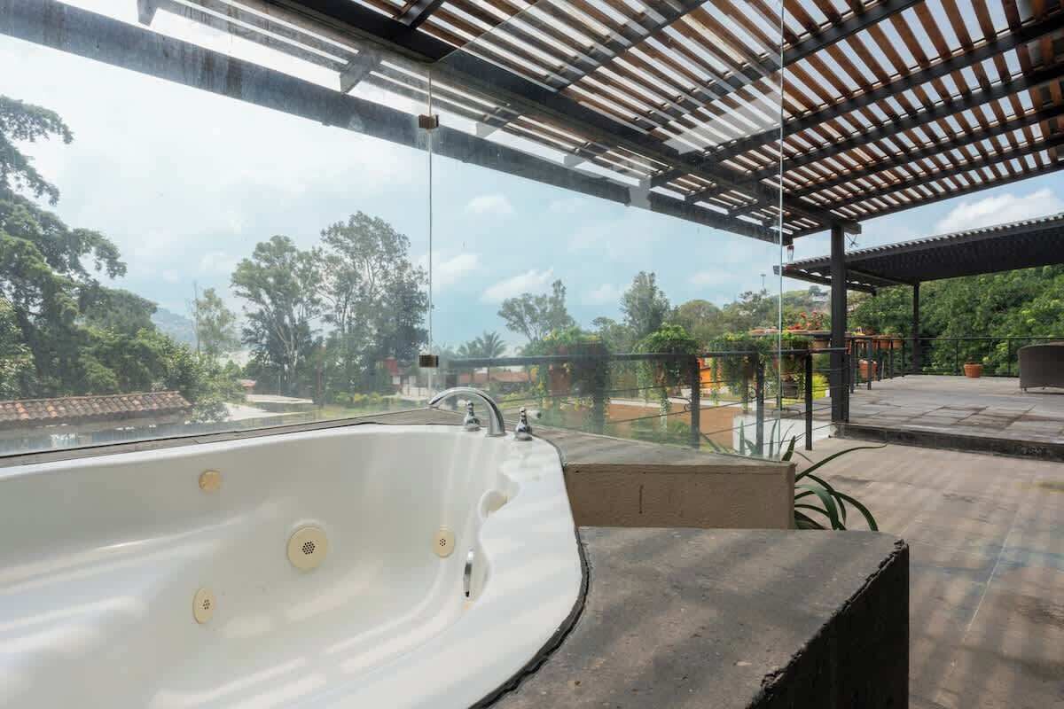 Outdoor spa tub