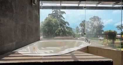 Stunning home in Valle De Bravo with lake view