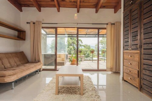 Stunning home in Valle De Bravo with lake view