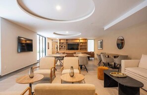 TV, offices - Modern CDMX Apt | Pool, Gym & Free Parking (Mexico City)
