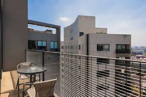 Property grounds - Condesa PH w/ Pool, Gym & Coworking Space (Mexico City)
