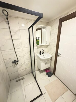 Bathroom - Aras Suit (Bursa)