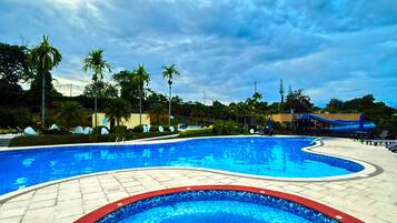 Outdoor pool, a heated pool