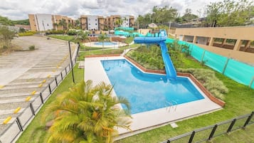 Piscine extérieure, piscine chauffée