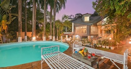 Cozy 4-bedroom cottage in lovely Lonavala with AC and fitness room