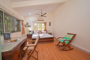 4 habitaciones, tabla de planchar con plancha, wifi y ropa de cama 