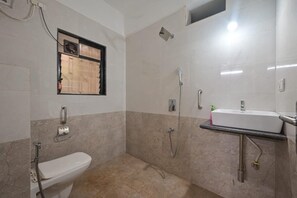 Bathroom - Cozy 4-bedroom cottage in lovely Lonavala with AC and fitness room (Lonavala)