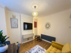 Apartment, 1 Bedroom | Living room - Heathfield Garden Retreat (Croydon)