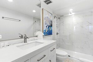 Hair dryer, towels - 2 bedroom Stunner with Pool Just Steps to the Sand (Indian Shores)