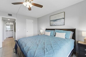 1 bedroom, iron/ironing board, WiFi, bed sheets - Comfortable 1 Bedroom with Intracoastal Water Views (Indian Shores)