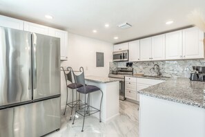 Apartamento, patio, vistas al jardín | Cocina privada