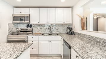 Apartment, Patio, Garden View | Private kitchen