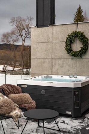 Bồn tắm spa ngoài trời