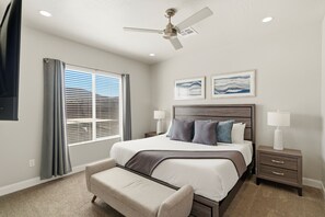 Room - Family Escape Near Zion, Pool, Private Hot Tub/Patio (Hurricane)