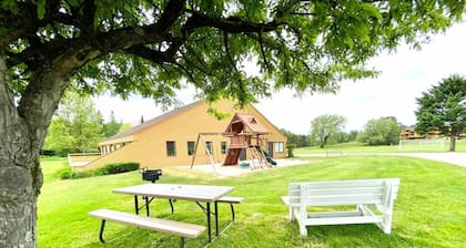 DOG Friendly Condo w/POOLS (1 Mile from Ski Hill)