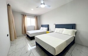 3 chambres, fer et planche à repasser, Wi-Fi, draps fournis