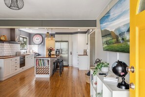 Fridge, microwave, oven, stovetop - Stylish Cottage Near Hospital Precinct! (Rockville)