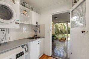 Interior - Stylish Cottage Near Hospital Precinct! (Rockville)