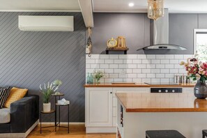 Interior - Stylish Cottage Near Hospital Precinct! (Rockville)