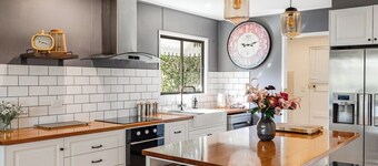 Stylish Cottage Near Hospital Precinct!