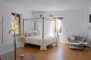 2 chambres, fer et planche à repasser, Wi-Fi, draps fournis