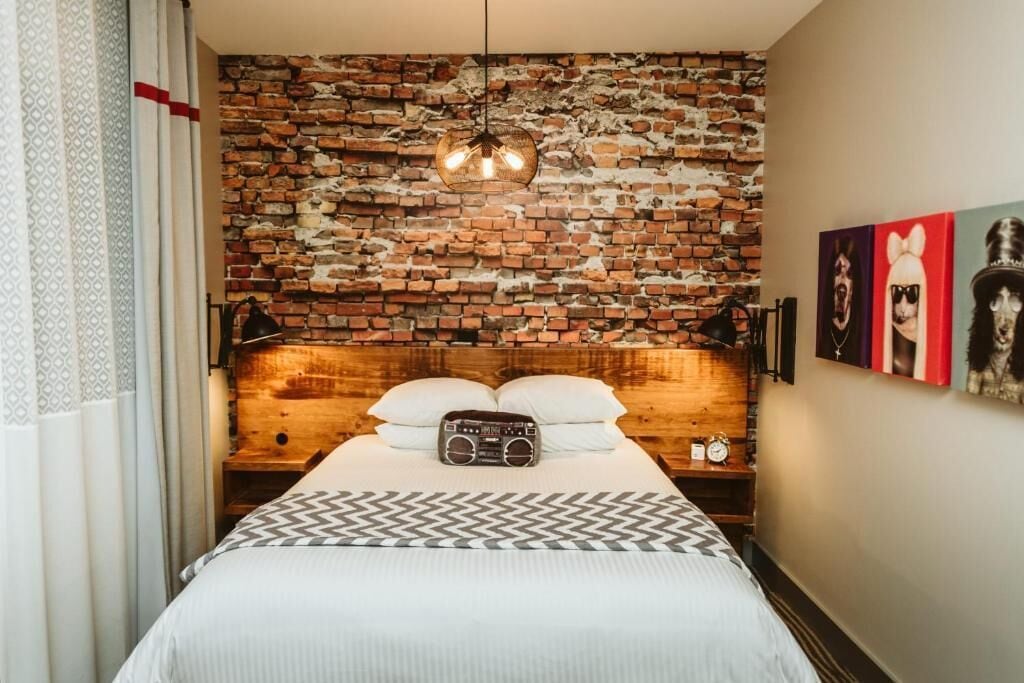 Classic Room, 1 Queen Bed | Premium bedding, pillow-top beds, minibar, individually decorated