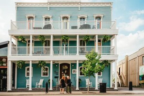 Exterior - The Grove Hotel (Kingsville)