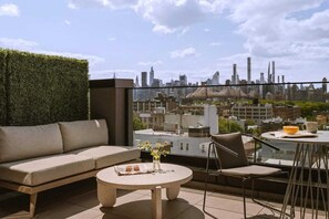 Outdoor dining - Luxe Room |1 King Bed | Dutch Hotel (New York City)