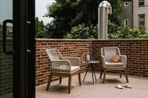 Terrace/patio - Luxe Room |1 King Bed | Dutch Hotel (New York City)